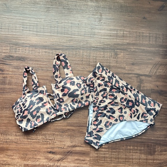 Leopard print bikini - Picture 4 of 5